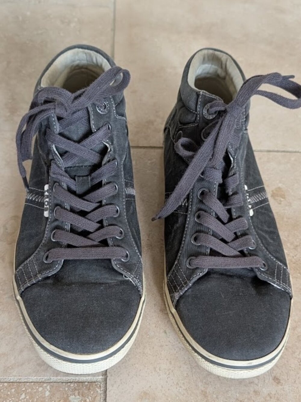 Taos Top Star High‑Top Sneakers – Dark Gray Canvas – Women’s Size 9
